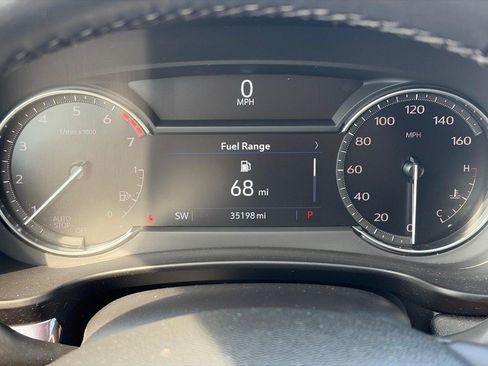Used 2023 Cadillac XT4 Luxury w/ Cold Weather Package FWD image 5