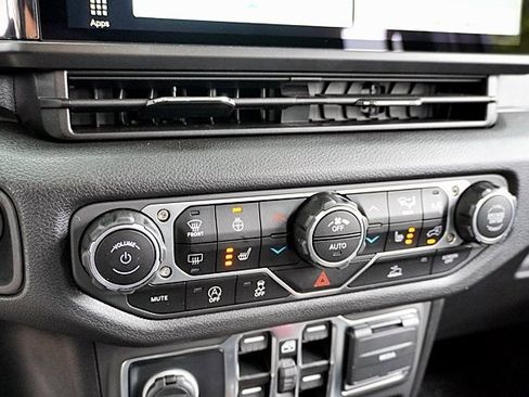 New 2025 Jeep Gladiator Willys image 37