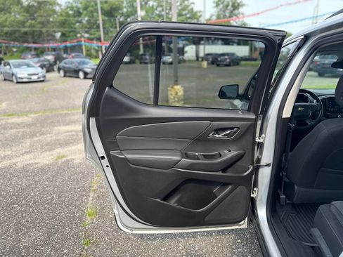 Used 2020 Chevrolet Traverse LT FWD image 14