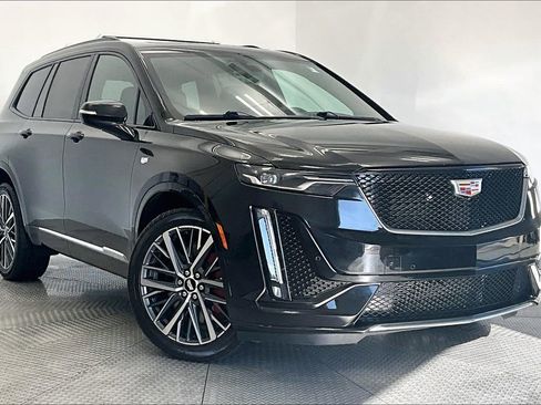 Used 2025 Cadillac XT6 Sport w/ Technology Package image 11