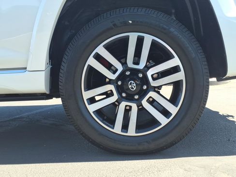 Certified 2022 Toyota 4Runner Limited AWD/4WD image 9