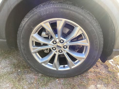 Used 2020 Ford Explorer XLT w/ Equipment Group 202A image 13