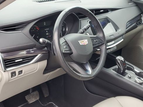 Used 2019 Cadillac XT4 Luxury w/ Cold Weather Package AWD/4WD image 8