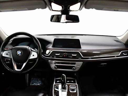 Used 2022 BMW 740i xDrive w/ Premium Package image 8