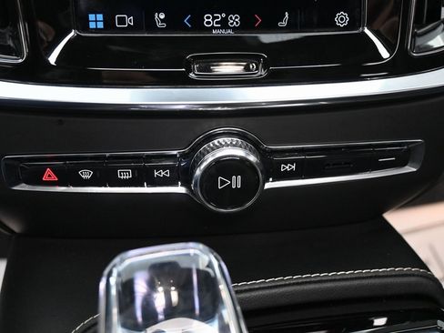 Used 2023 Volvo S60 T8 Ultimate image 14