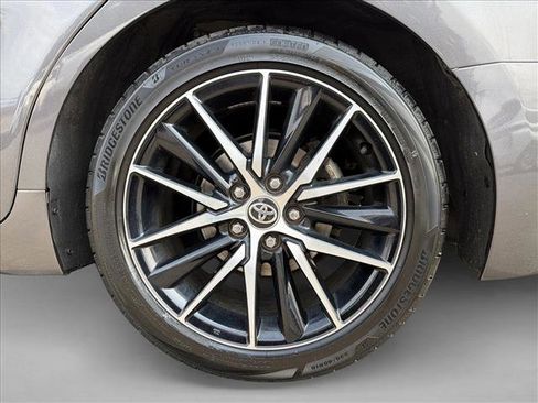 Certified 2021 Toyota Camry SE image 9