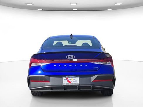 New 2025 Hyundai Elantra SEL image 8