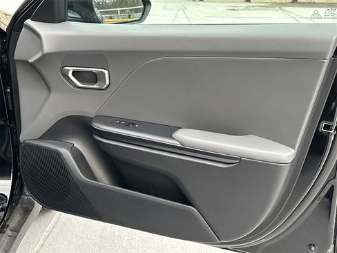 New 2025 Kia K4 LXS image 9