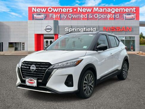 Used 2023 Nissan Kicks SR FWD image 2