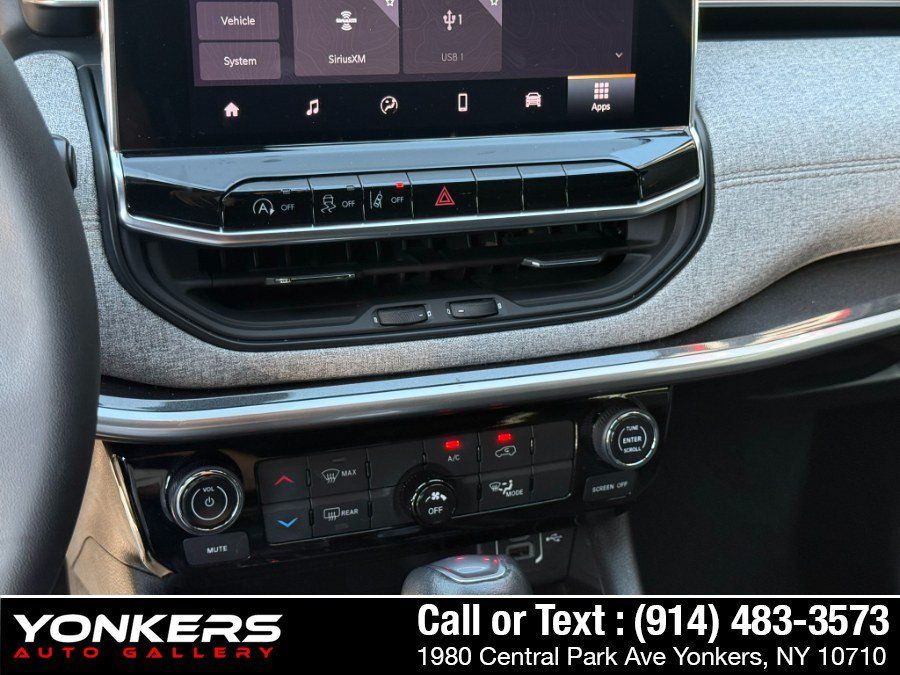 Used 2023 Jeep Compass Latitude w/ Sun and Sound Group AWD/4WD image 21