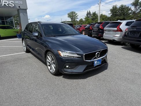 Used 2020 Volvo V60 T5 Momentum FWD image 6