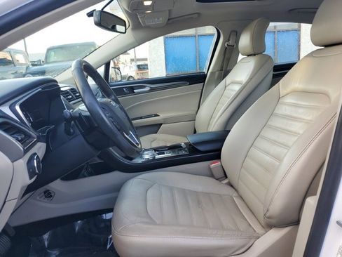 Used 2017 Ford Fusion SE w/ Fusion SE Technology Package image 13