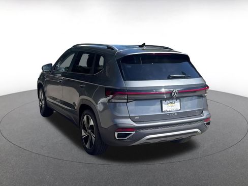 Used 2025 Volkswagen Taos SE image 10
