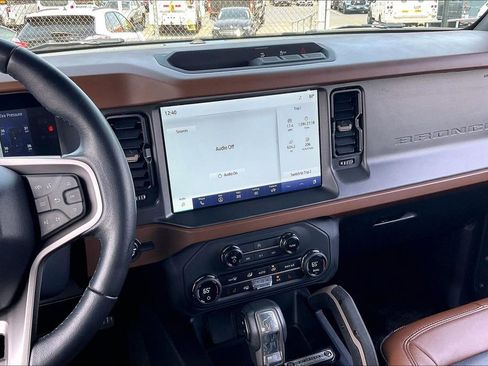 Used 2024 Ford Bronco Outer Banks AWD/4WD image 5