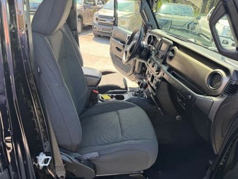 Used 2020 Jeep Wrangler Unlimited Sport image 32
