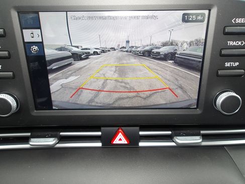 Certified 2025 Hyundai Elantra SE image 19