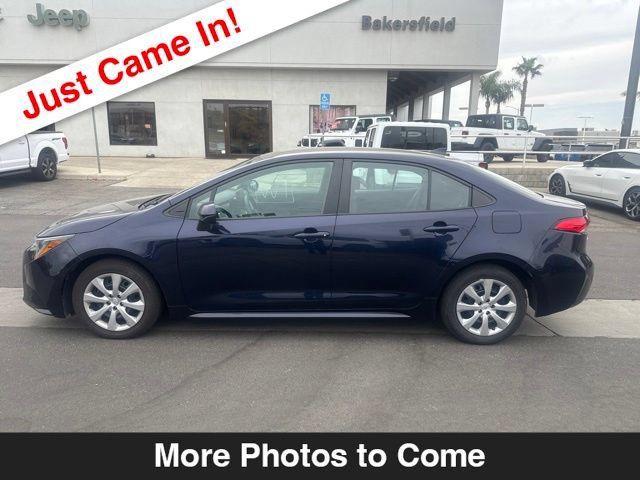 Used 2024 Toyota Corolla LE FWD image 2