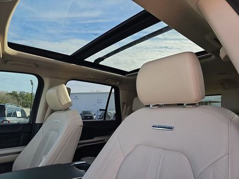 Used 2023 Ford Expedition Platinum image 17