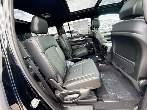 New 2026 Jeep Grand Wagoneer 2WD image 32