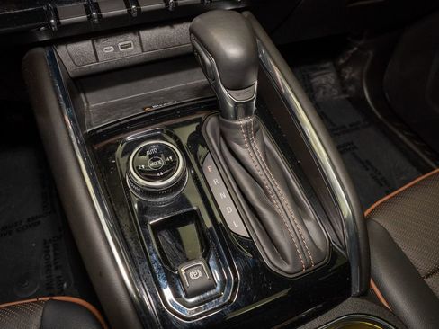 Used 2024 GMC Canyon AT4 w/ AT4 Premium Package image 17