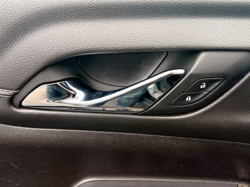 Used 2023 GMC Acadia SLE w/ Driver Convenience Package image 17