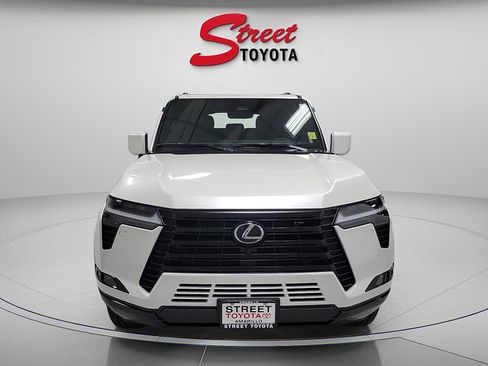 Used 2025 Lexus GX 550 w/ Accessory Package (2T) image 2