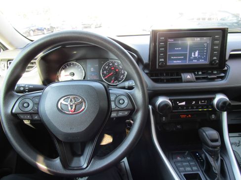 Used 2019 Toyota RAV4 LE AWD/4WD image 16