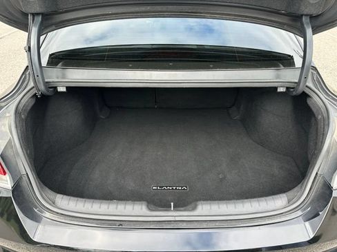 Used 2023 Hyundai Elantra Limited FWD image 29