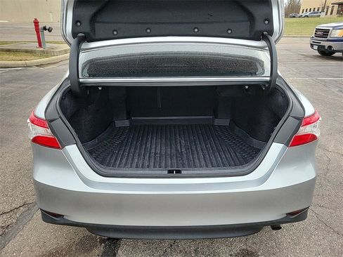 Used 2019 Toyota Camry LE image 7