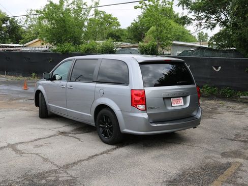 Used 2020 Dodge Grand Caravan GT image 3