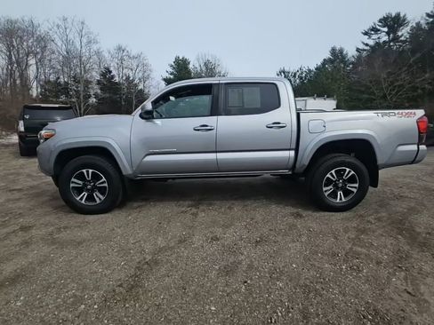 Used 2019 Toyota Tacoma TRD Sport w/ Technology Package image 2
