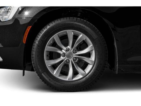 Used 2015 Chrysler 300 Limited w/ Driver Convenience Group AWD/4WD image 17