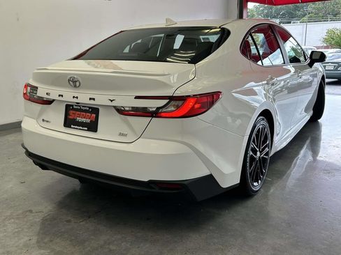 Used 2025 Toyota Camry SE FWD image 3