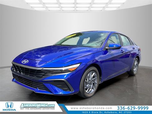 Used 2024 Hyundai Elantra SEL image 1