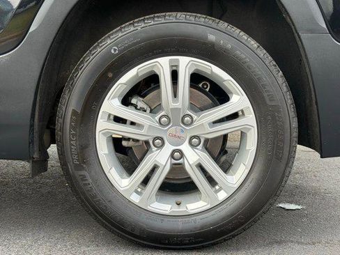 Used 2024 GMC Terrain SLE FWD image 16