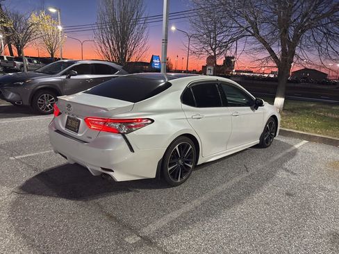 Used 2018 Toyota Camry XSE image 7