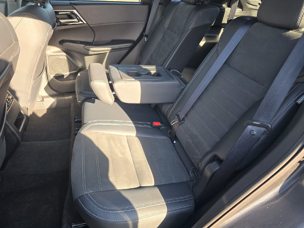 Used 2025 Mitsubishi Outlander SE AWD/4WD image 29