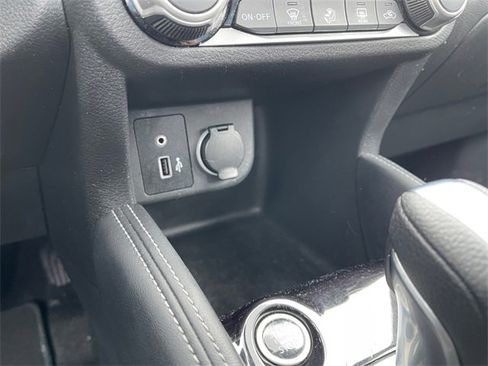 Used 2020 Nissan Kicks SV image 23