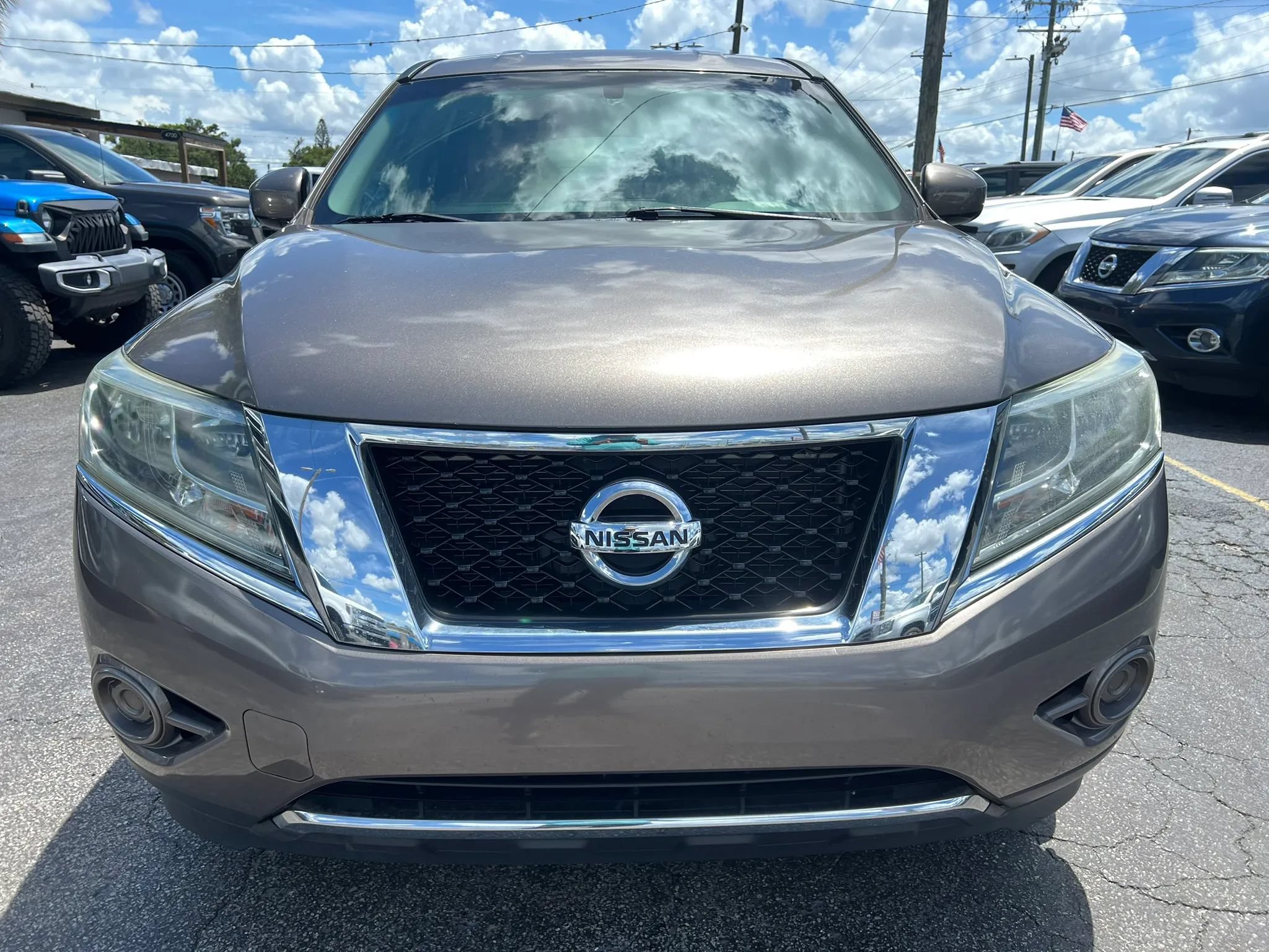Used 2014 Nissan Pathfinder S FWD image 3