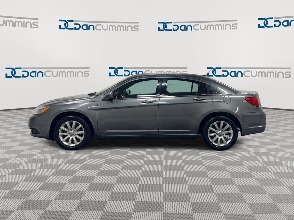 Used 2013 Chrysler 200 Touring FWD image 5