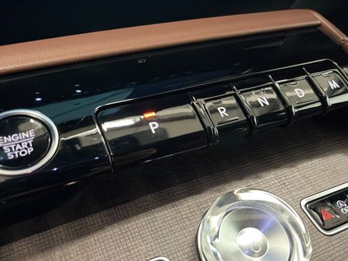Used 2025 Lincoln Navigator L Reserve AWD/4WD image 19