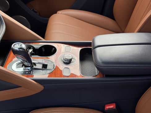 Used 2021 Bentley Bentayga V8 image 15