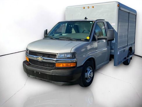 Used 2017 Chevrolet Express 3500 image 2