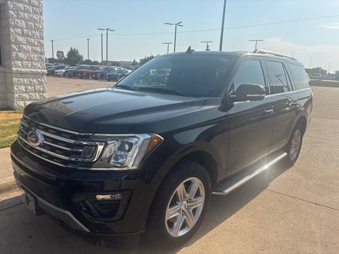 Used 2019 Ford Expedition XLT w/ Equipment Group 202A AWD/4WD image 5