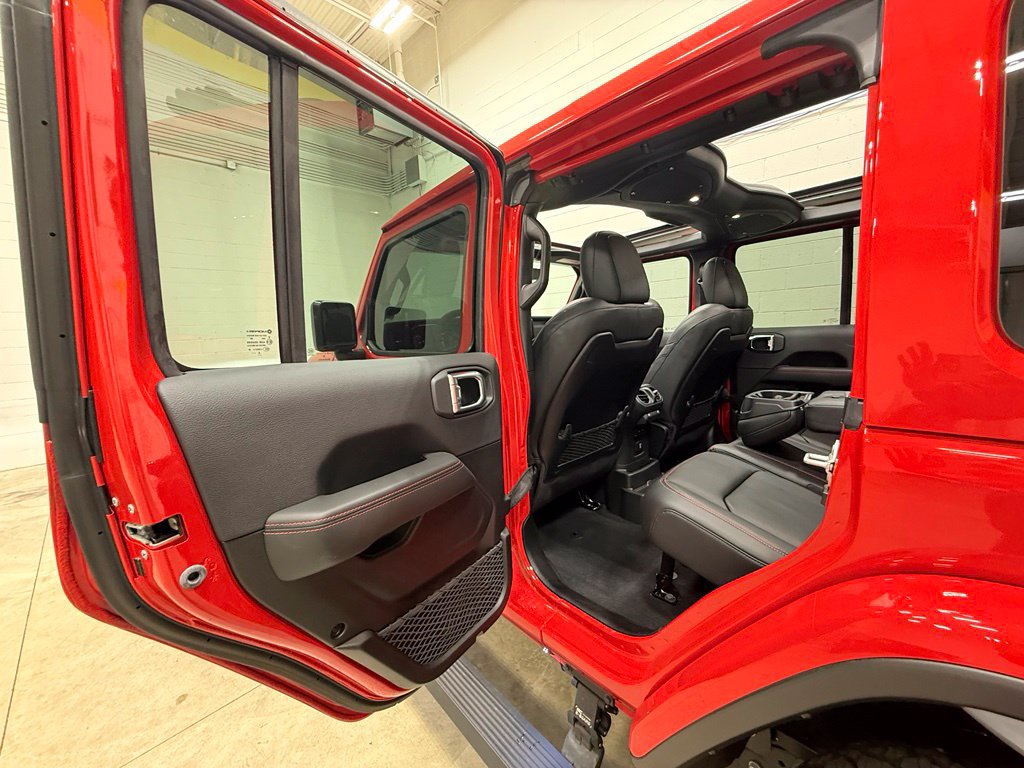 Used 2026 Jeep Wrangler Unlimited Rubicon AWD/4WD image 32