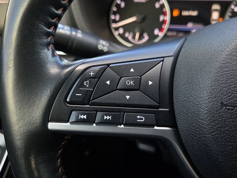 Used 2022 Nissan Sentra SR w/ SR Premium Package FWD image 18