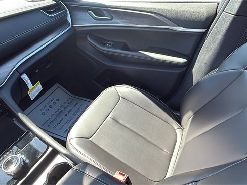 New 2025 Jeep Grand Cherokee Limited image 14