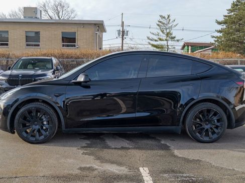 Used 2022 Tesla Model Y Long Range image 4