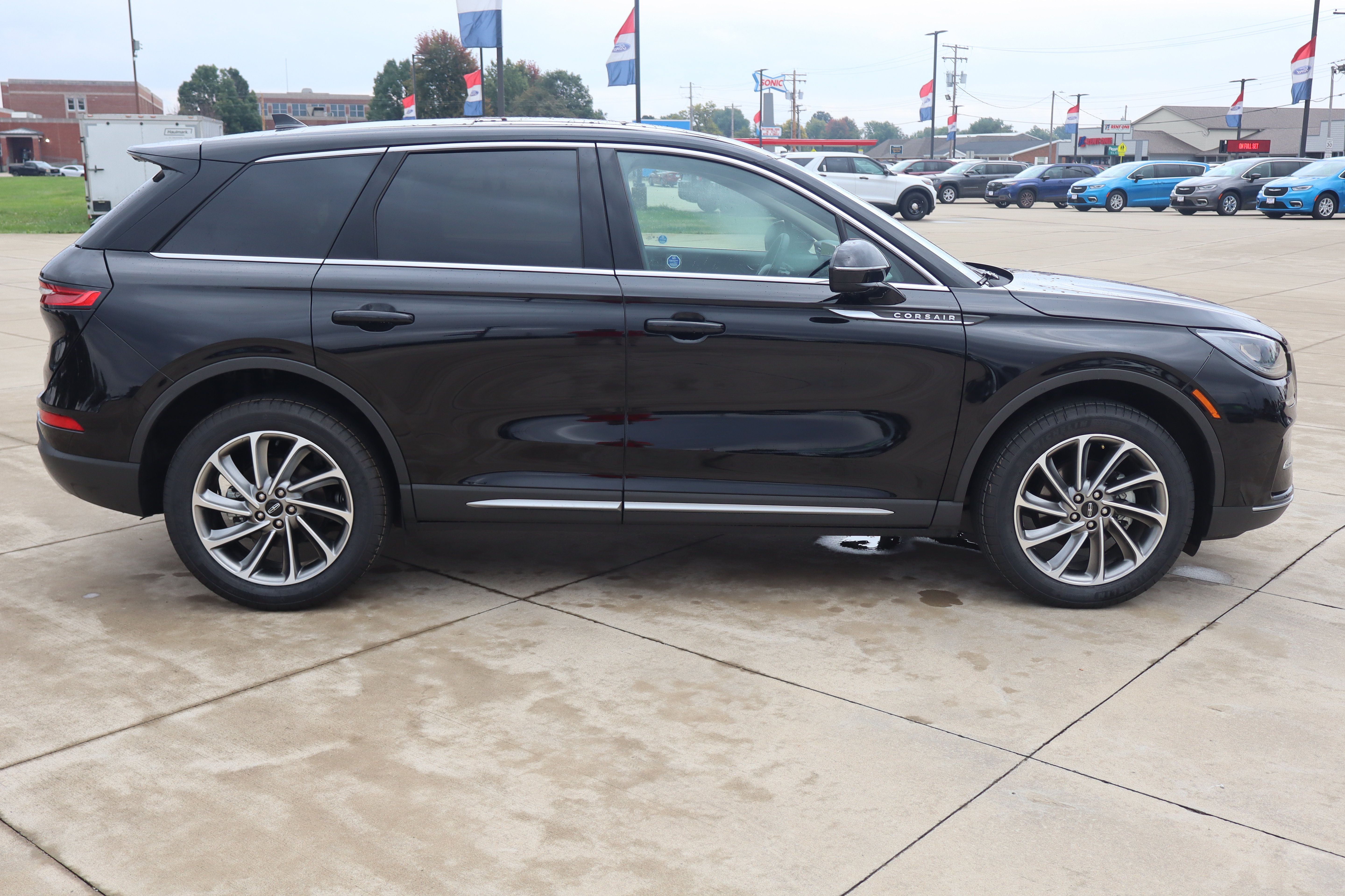 Used 2024 Lincoln Corsair AWD w/ Equipment Group 101A image 4