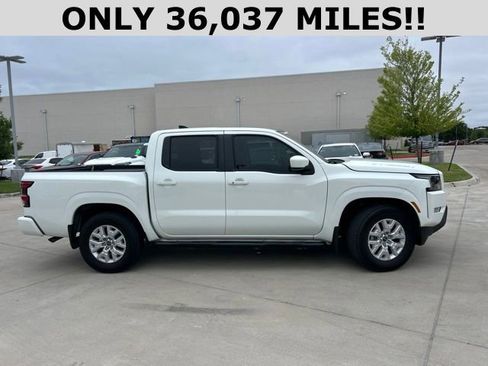 Used 2023 Nissan Frontier SV w/ SV Convenience Package RWD image 2